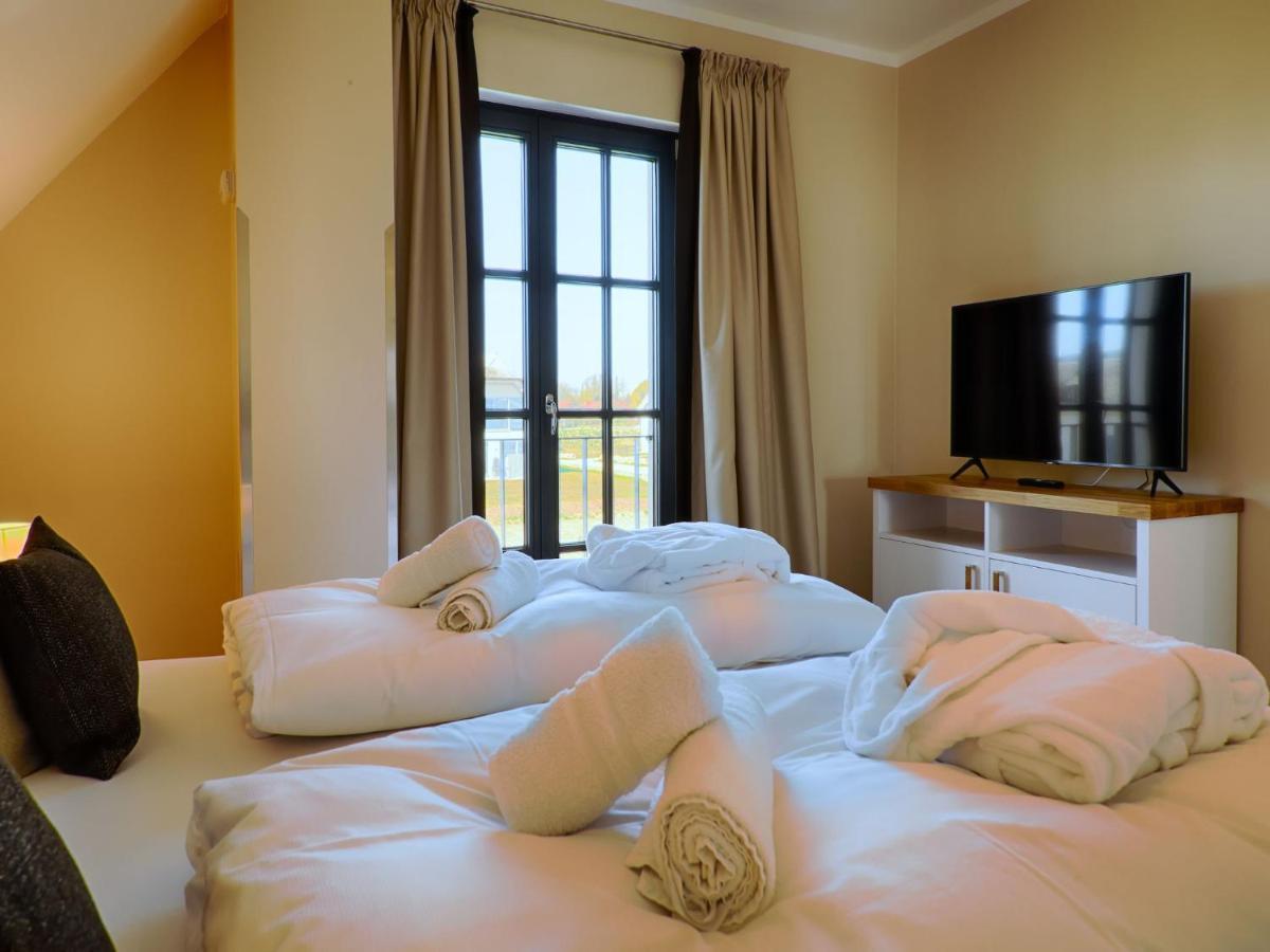 Reetland Am Meer - Luxus Reetdachvilla Mit 3 Schlafzimmern, Sauna Und Kamin F18 Dranske Dış mekan fotoğraf